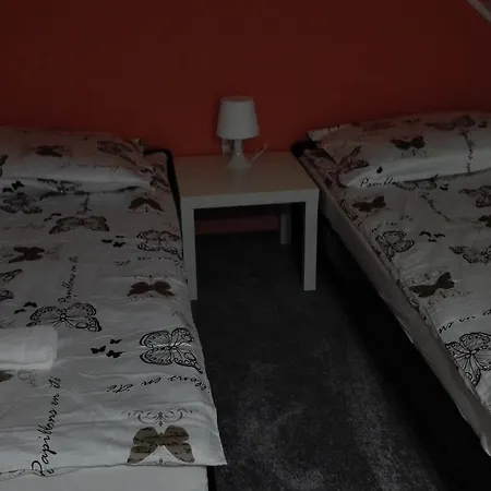 Alojamento de Acomodação e Pequeno-almoço Tropikalna Odnowa Falkowo